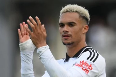 فانتازي يلا كورة.. أنتوني روبنسون أكثر المدافعين فعالية في الدوري الإنجليزي